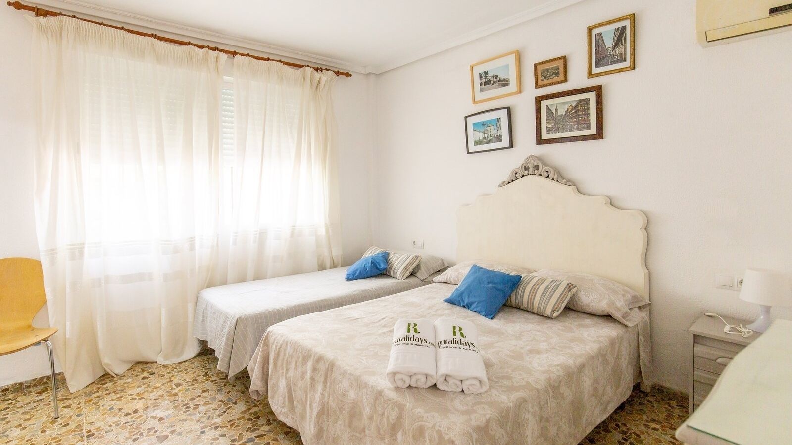 5 slaapkamers, een strijkplank/strijkijzer, wifi