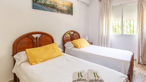 5 bedrooms, iron/ironing board, WiFi