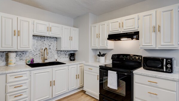 Fridge, microwave, oven, stovetop