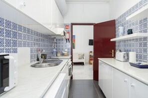Refrigerador, microondas, horno y lavavajillas 