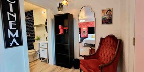 1 slaapkamer, een strijkplank/strijkijzer, wifi, beddengoed