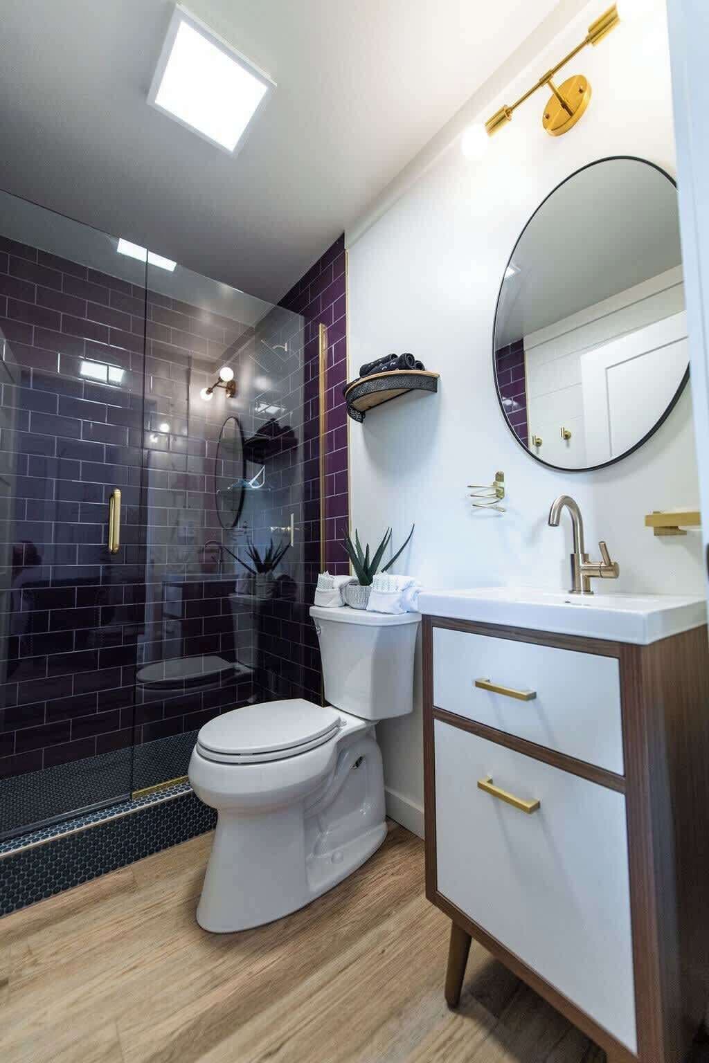 Ducha, secador de pelo, jabón, shampoo