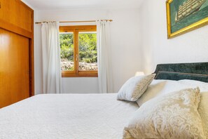 2 bedrooms, iron/ironing board