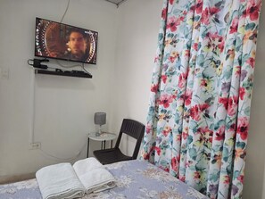 1 camera, una scrivania, Wi-Fi gratuito, lenzuola