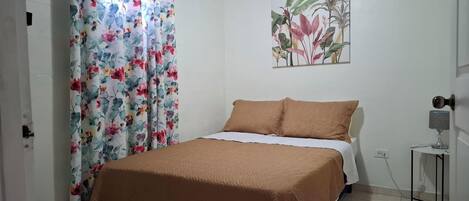 1 sovrum, skrivbord, gratis wi-fi och sängkläder