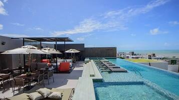 2 outdoor pools