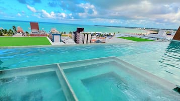 2 piscines extérieures