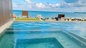 2 outdoor pools