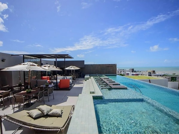 2 outdoor pools