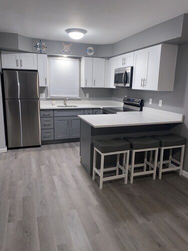 Brand New Gorgeous 2 Bedroom 1 Block from Beach!!!