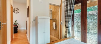 2 bedroom accommodation in Farnham