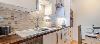 2 bedroom accommodation in Farnham