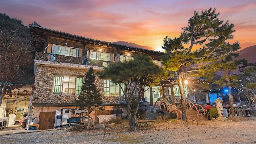 Gapyeong Dolgungpensyeon&kaempingjang