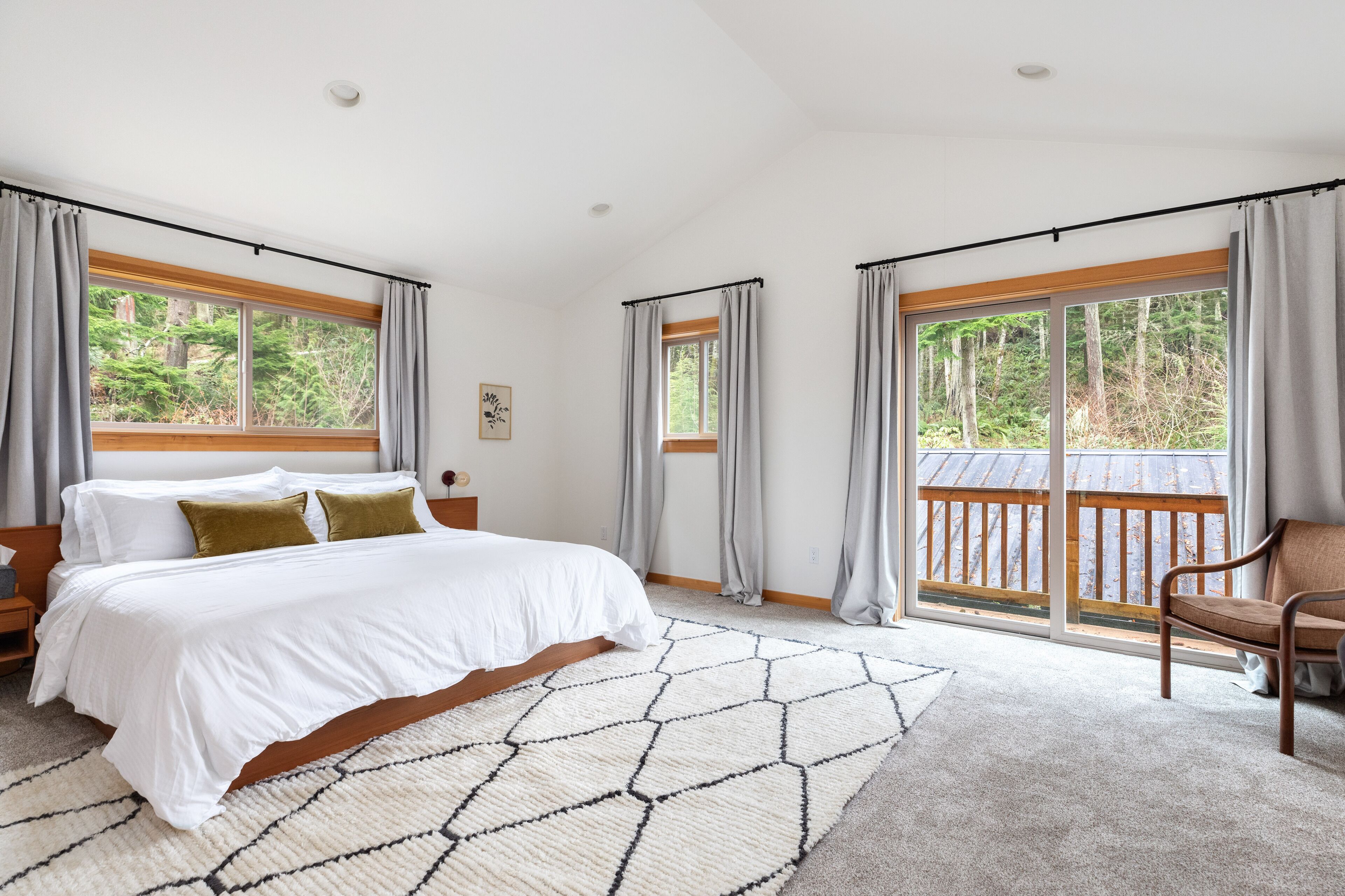 4 bedrooms, desk, iron/ironing board, free WiFi