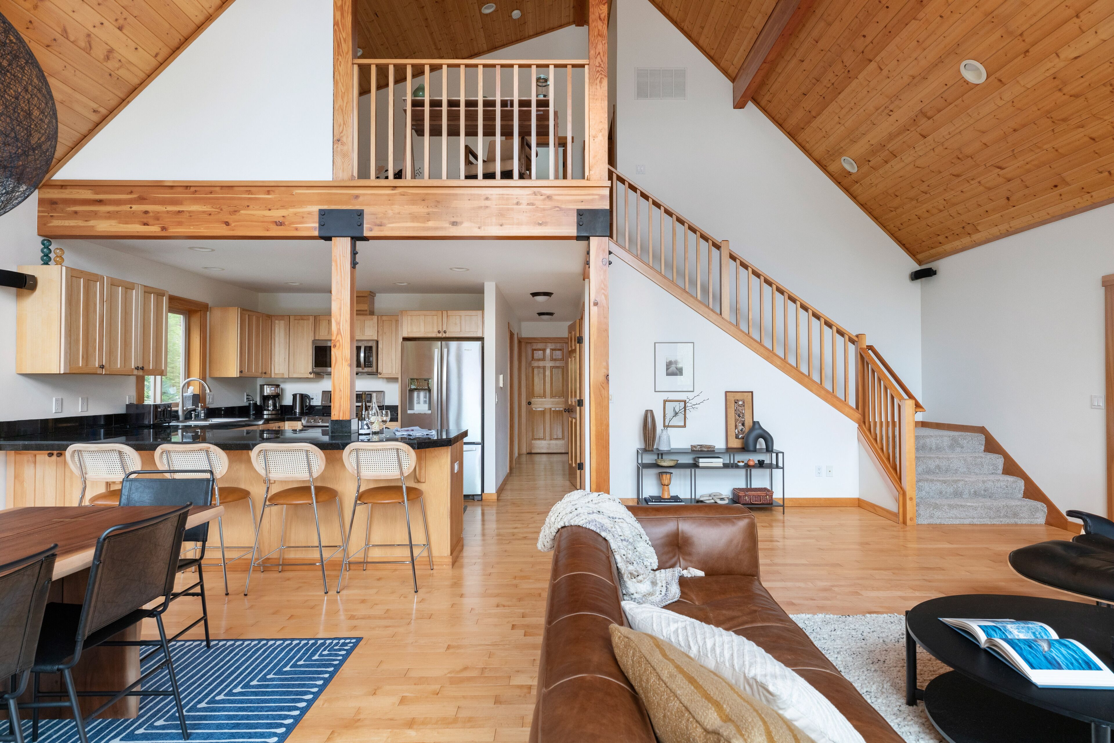 Smart TV, fireplace, ping pong, books