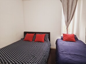 2 Schlafzimmer, Schreibtisch, Bügeleisen/Bügelbrett, WLAN