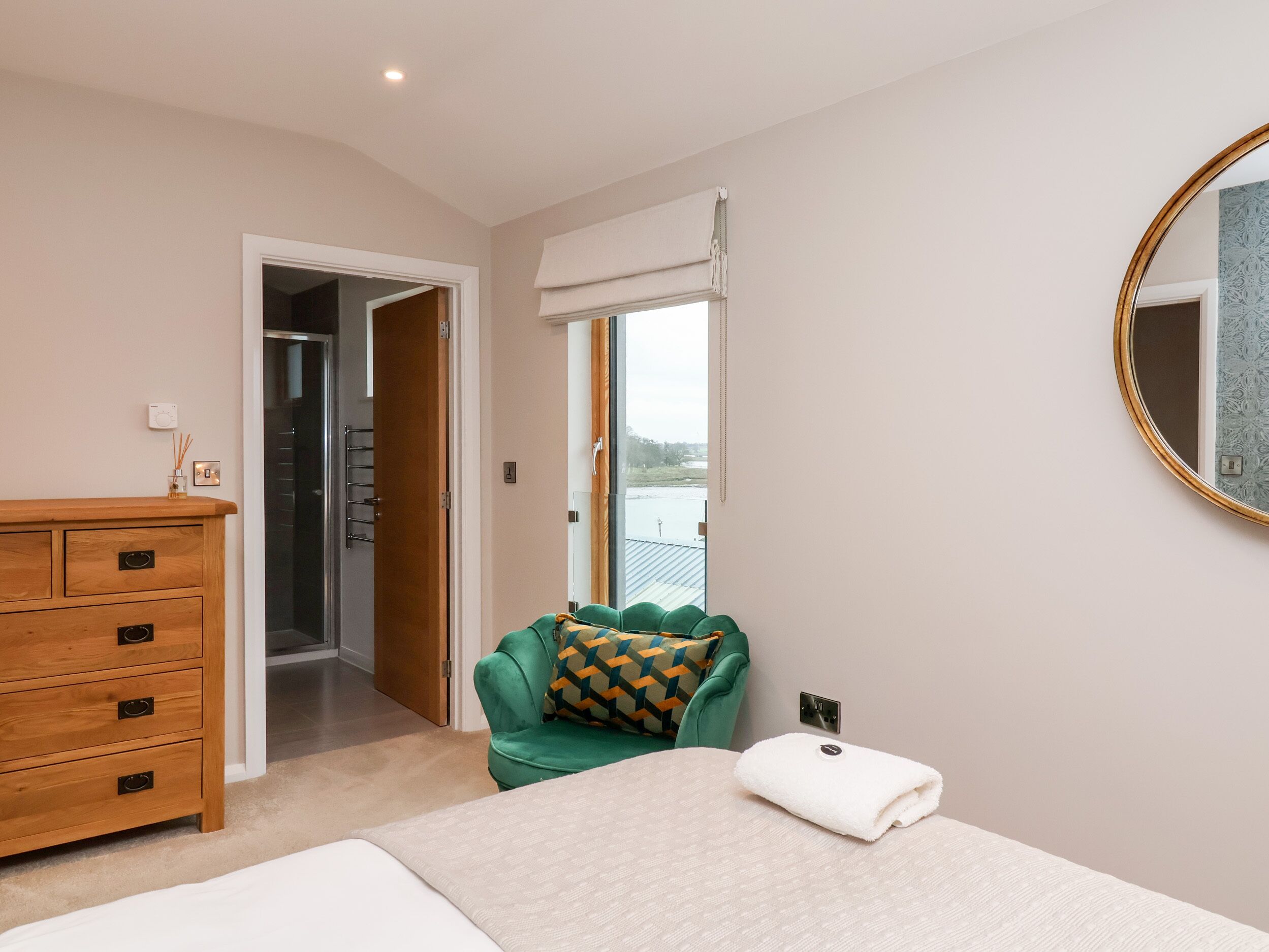 2 bedrooms, individually decorated, individually furnished, free WiFi