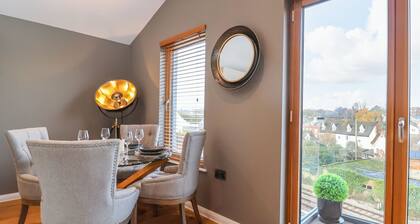 Woodbridge Penthouse