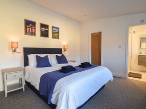 4 عدّة غرف نوم وبديكورات فريدة لكل غرفة وطراز فريد لكل وحدة