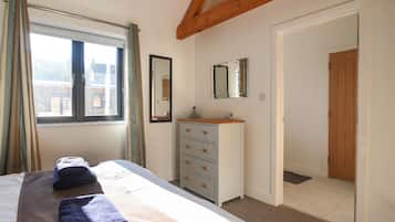 4 habitaciones, decoración personalizada y muebles diferentes