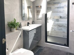 Towels - Little Fursdon Apartment (Liskeard)