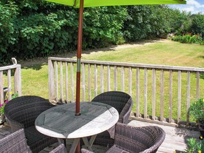 Outdoor dining - Little Fursdon Apartment (Liskeard)