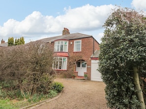 Cottage | Exterior - Clover Leaf (Guisborough)