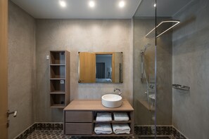 Villa | Bathroom | Shower, hair dryer, towels