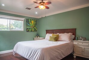 Deluxe House | Iron/ironing board, bed sheets - Sequoia Parks Coast Wineries Skiing-Enjoy Hot Tub Firepit Outdoor Kitchen (Visalia)