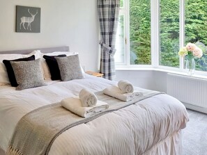 4 quartos, Wi-Fi de cortesia, roupa de cama