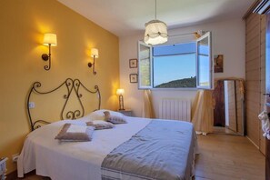 4 camere, ferro/asse da stiro, Wi-Fi, lenzuola