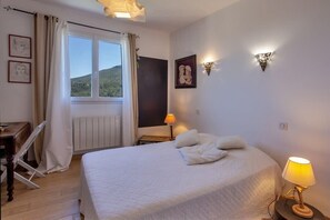 4 chambres, fer et planche à repasser, Wi-Fi, literie fournie