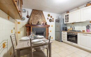 Frigorifero, piano cottura, lavastoviglie