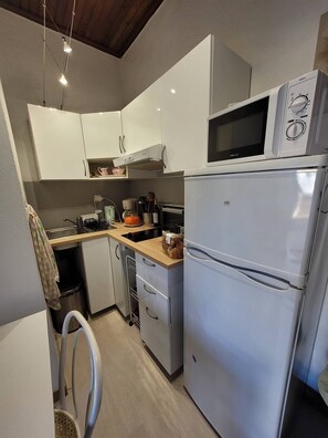 Fridge, microwave, toaster, cookware/dishes/utensils - Beautiful 1 * apartment for 4 to 5 people a few steps from the current and the beach of Mimizan! (MIMIZAN PLAGE)