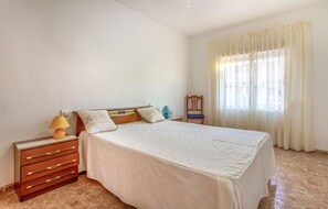 3 bedrooms, bed sheets