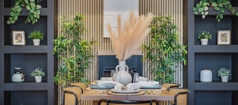 LUX 8BR/4BA Villa w/Heated Pool+Spa, 5min to Strip