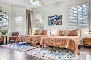 8 habitaciones, escritorio y tabla de planchar con plancha 