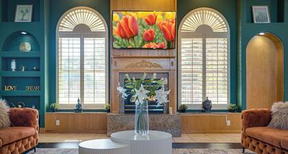 6x4 Lux Villa w/ heated pool+spa, parking for 4 cars, 5 mins to the Strip