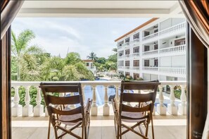 Property grounds - OCEANFRONT CONDO, 4 POOLS, 3 BED/3BATH, CAN'T BEAT THE LOCATION. (Jacó)