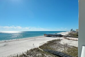 På stranden
