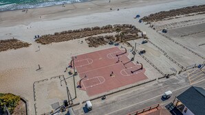 Sport court - ~Tipsy Turtle~ Beautiful house in Ocean Lakes Campground with golf cart!  (Myrtle Beach)
