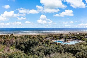 On the beach - Top-Floor Beach Walker Villa with 3 Bedrooms and Ocean Views! (Amelia Island)