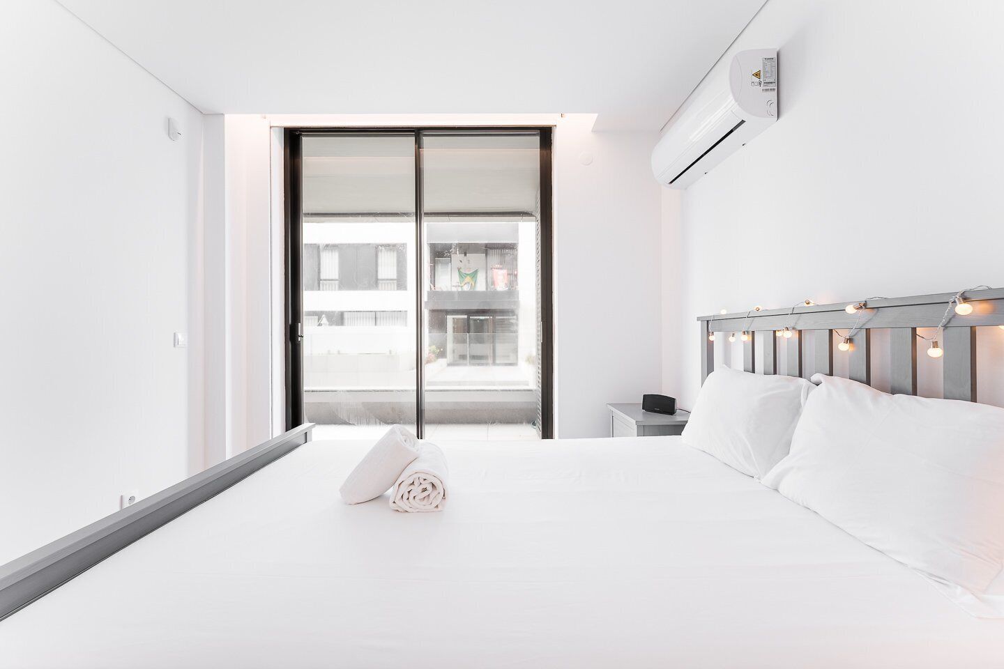 2 dormitorios, escritorio, tabla de planchar con plancha y Internet