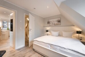 2 عدّة غرف نوم وخزنة داخل الغرفة ومكواة/لوح كي وواي فاي