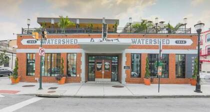 Fed Hill w Deck Walk Score 95 Steps from Harbor