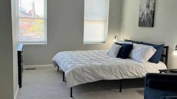 4 bedrooms, in-room safe, desk, iron/ironing board