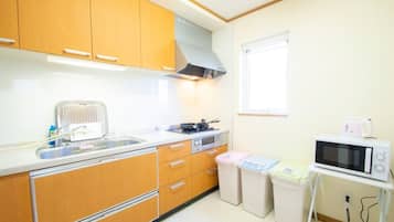 Fridge, microwave, stovetop, cookware/dishes/utensils