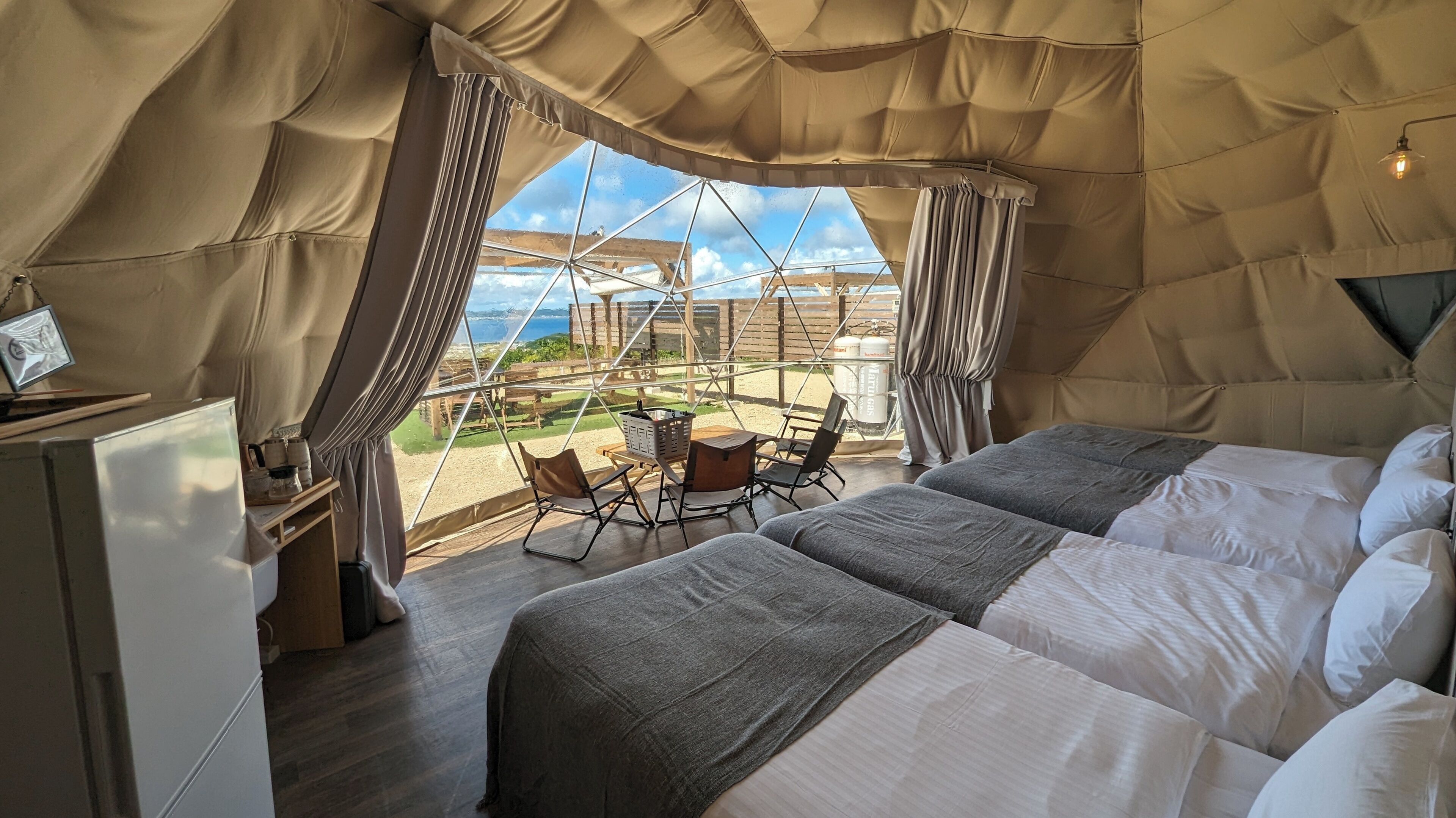 Minibar, wifi gratis, ropa de cama