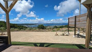 Standard-Vierbettzimmer | Terrasse/Patio