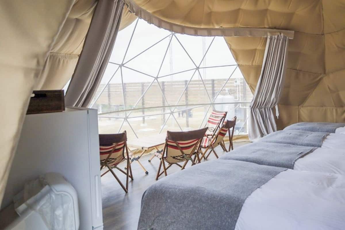 Minibar, gratis wi-fi och sängkläder